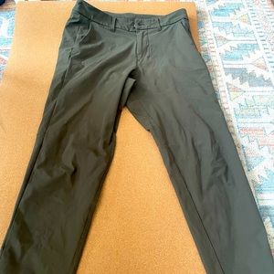 Lululemon Commission Slim - Size 32